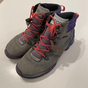 Ecco Kids Hiking Boots Size 3.5Y